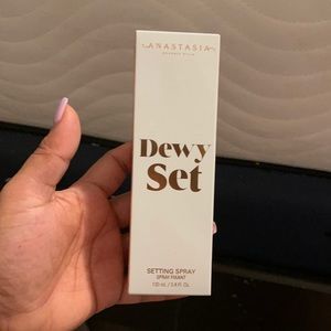 Dewy set by Anastasia